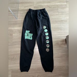 Boys Lie not of this world sweatpants size medium